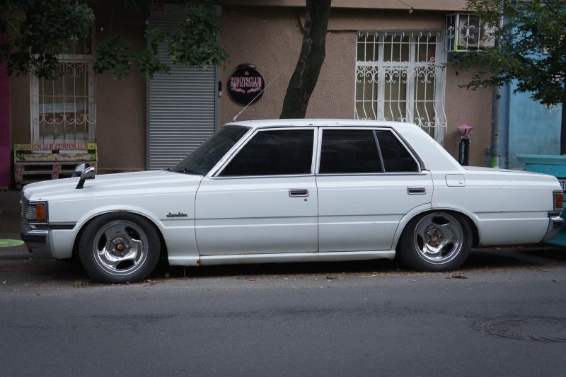 22Boys-Toyota-Crown-01.jpg