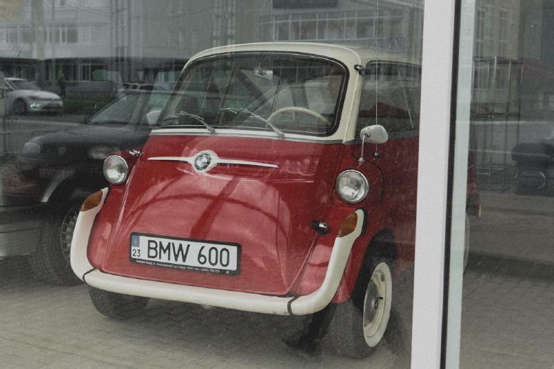BMW-600-W.jpg