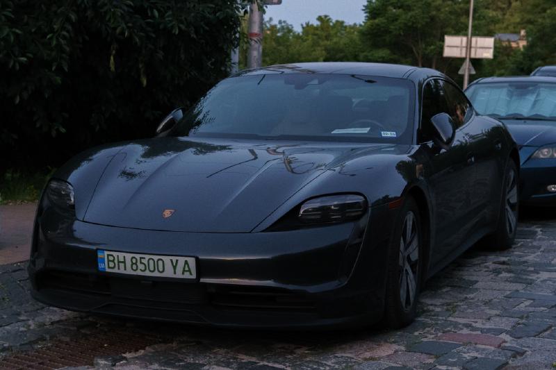 Porsche-Taycan-ВН8500YН.jpg